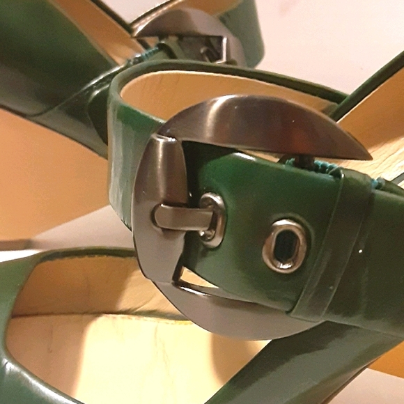 VINTAGE VIA SPIGA Peeptoe Patent Leather Maryjane Wood Architectural Heels - Picture 3 of 8